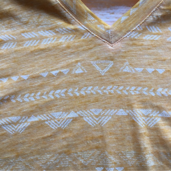Mudd Yellow & White Aztec Print V-neck Roadtrip T-shirt, Juniors XS - Picture 6 of 12